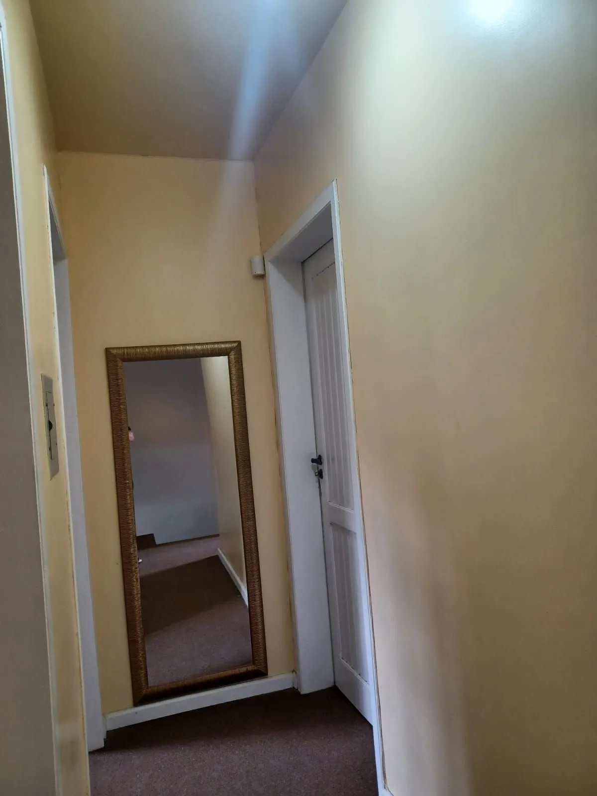 Imagem Casa com 04 quartos (01 suíte) 02 vagas no Bairro Jardim Sabará em Porto Alegre