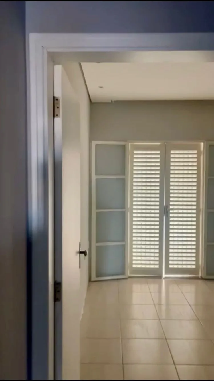 Imagem Oportunidade: Charmosa Casa Sobrado à Venda no Jardim Dois Corações
