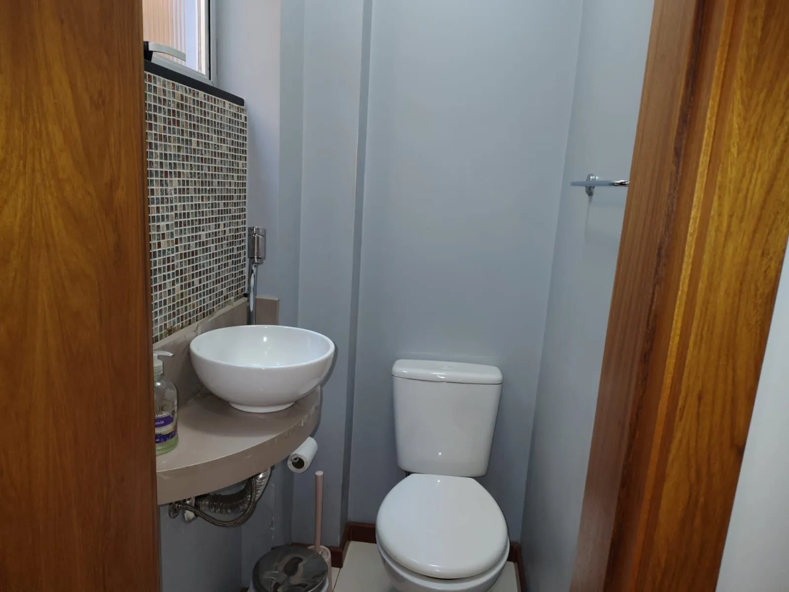 Imagem Apartamento Espaçoso no Centro Histórico com Móveis Sob Medida
