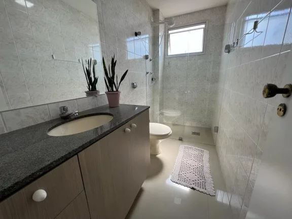 Imagem Apartamento 2 quartos sendo 01 suite 01 Sala dois Ambientes c/ Varanda frente Ampla cozinha com area de serviço , Elevador, Portaria 24hs, 01 vaga de