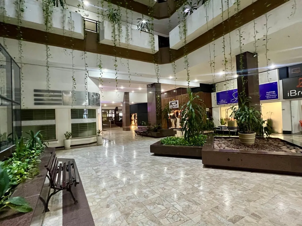 Imagem Clínica Odontológica mobiliada e equipada, 38 m2 com 2 vagas individuais na Av. Vinte e Quatro de Outubro