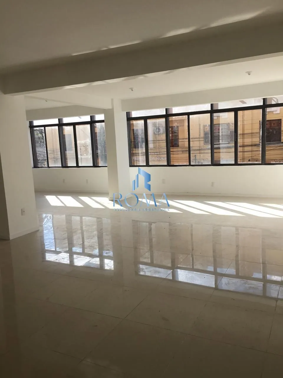Imagem Se você procura uma sala comercial, ampla, para o seu negócio, temos uma ótima o