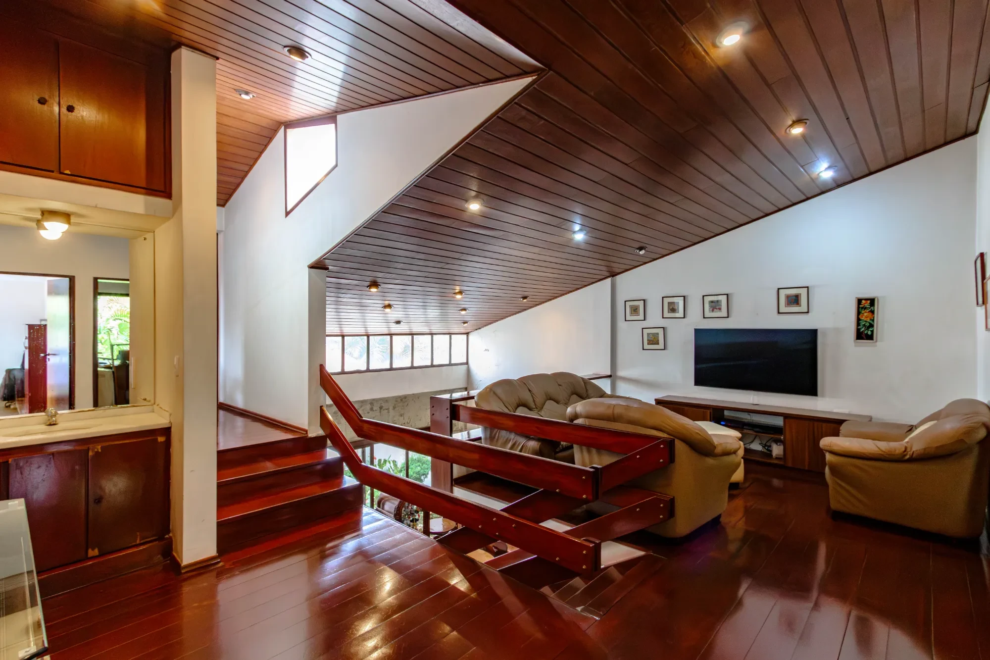 Imagem Sobrado com 4 Quartos para Alugar, 360 m² em Vila Gumercindo - São Paulo