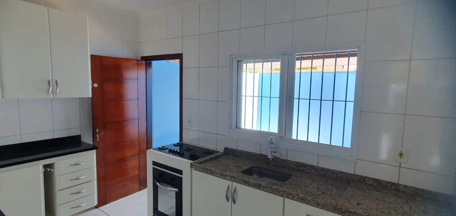 Foto do imóvel: Sobrado com 3 Quartos à Venda ou Locação, 100 m² em Praia das Palmeiras - Caraguatatuba