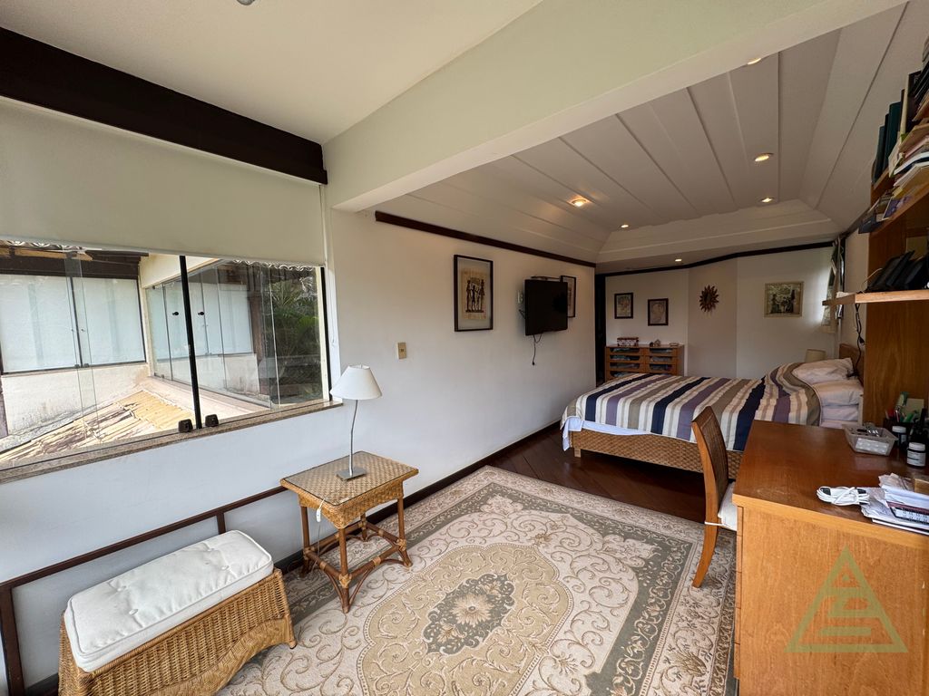 Foto do imóvel: Casa de Condomínio com 4 Quartos à Venda, 273 m² em Cuiabá - Petrópolis