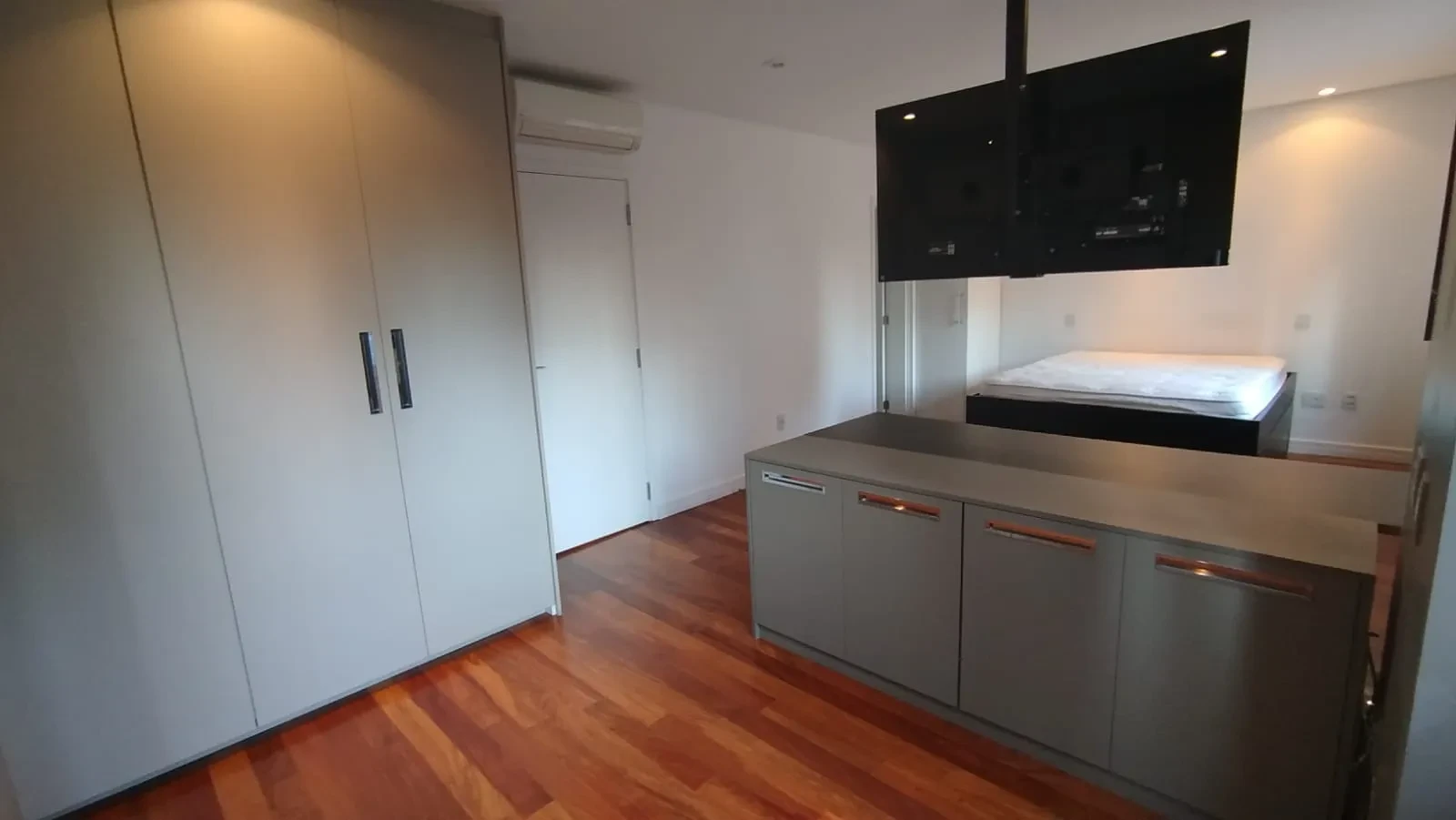 Imagem Apartamento com 1 Quarto à Venda ou Locação, 93 m² em Itaim Bibi - São Paulo