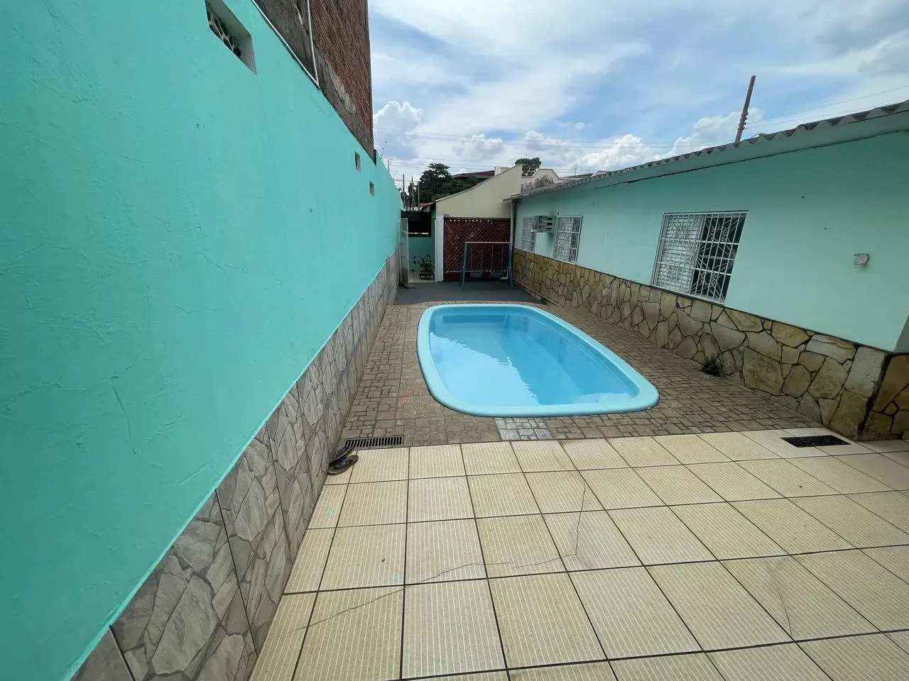 Imagem Casa com 4 Quartos para Alugar, 250 m² em Jardim Tropical - Cuiabá