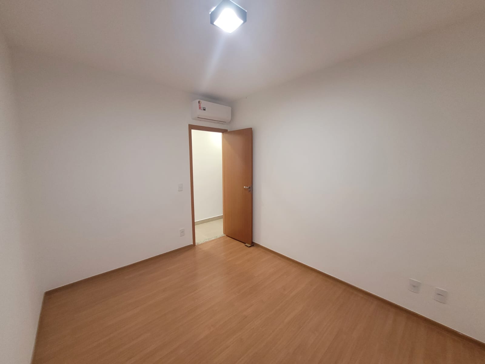 Imagem Apartamento com 2 Quartos para Alugar, 63 m²em Buraquinho - Lauro de Freitas