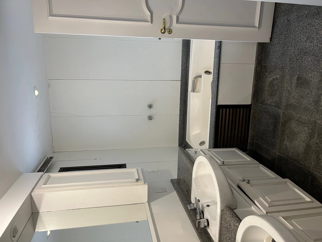 Imagem Edifício Residencial com 4 Quartos para Alugar, 247 m² em Jardim Luzitânia - São Paulo