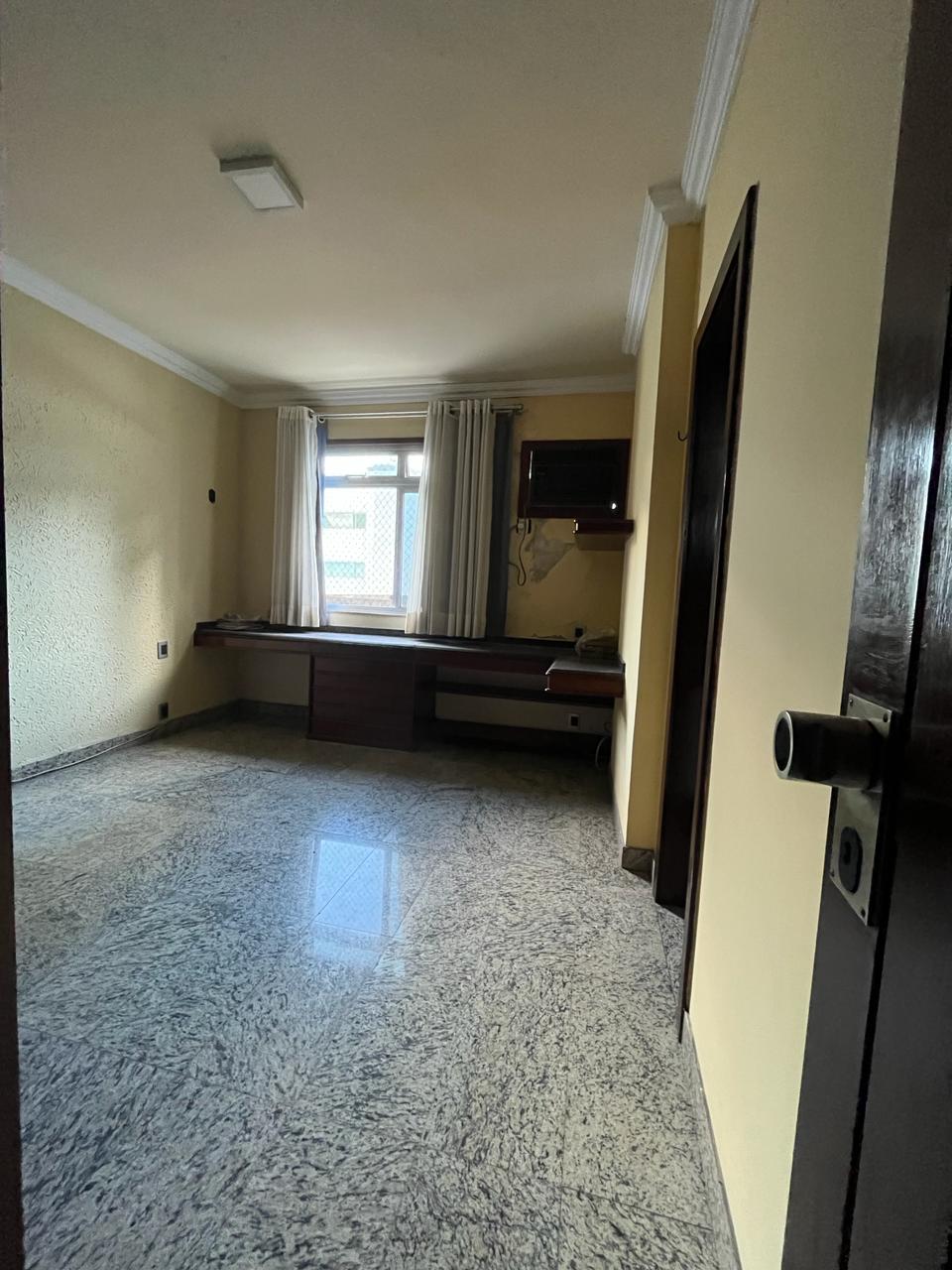 Imagem Apartamento com 4 Quartos à Venda, 240 m²em Umarizal - Belém