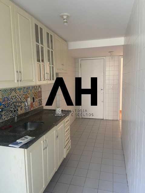 Imagem Apartamento com 2 Quartos à Venda, em Laranjeiras - Rio de Janeiro