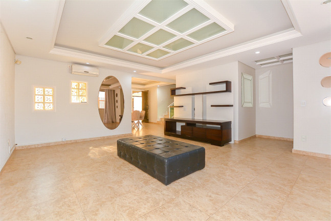 Casa com 3 Quartos à Venda, 271 m² em Jardim das Américas - Curitiba