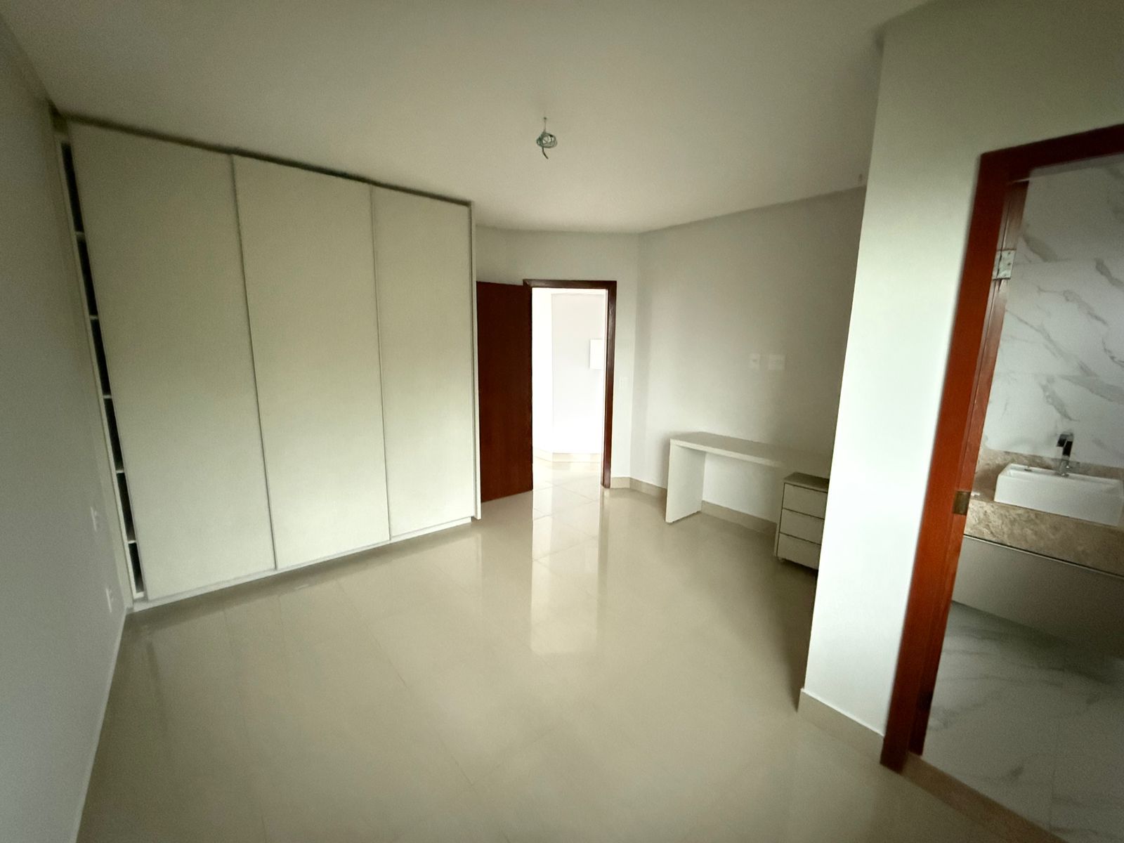 Imagem Casa com 4 Quartos à Venda, 368 m² em Loteamento Portal do Sol I - Goiânia