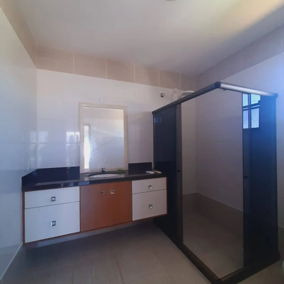 Imagem Casa de Condomínio com 3 Quartos para Alugar, 999 m²em Lagoa - Macaé