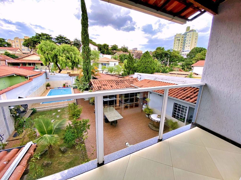 Foto do imóvel: Casa com 3 Quartos à Venda, 266 m² em Planalto - Belo Horizonte