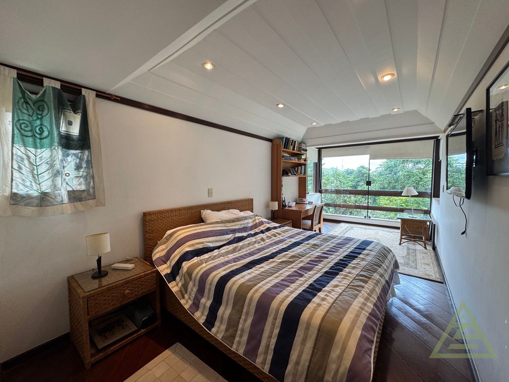 Foto do imóvel: Casa de Condomínio com 4 Quartos à Venda, 273 m² em Cuiabá - Petrópolis