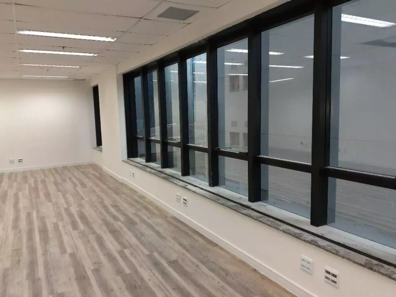 Imagem Sala Comercial à Venda ou Locação, 88 m²em Vila Olímpia - São Paulo