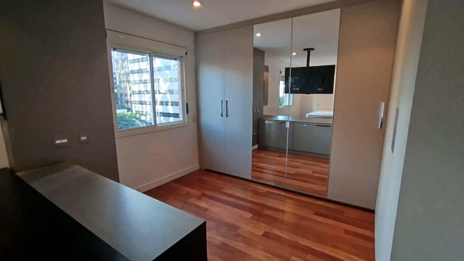 Imagem Apartamento com 1 Quarto à Venda ou Locação, 93 m² em Itaim Bibi - São Paulo