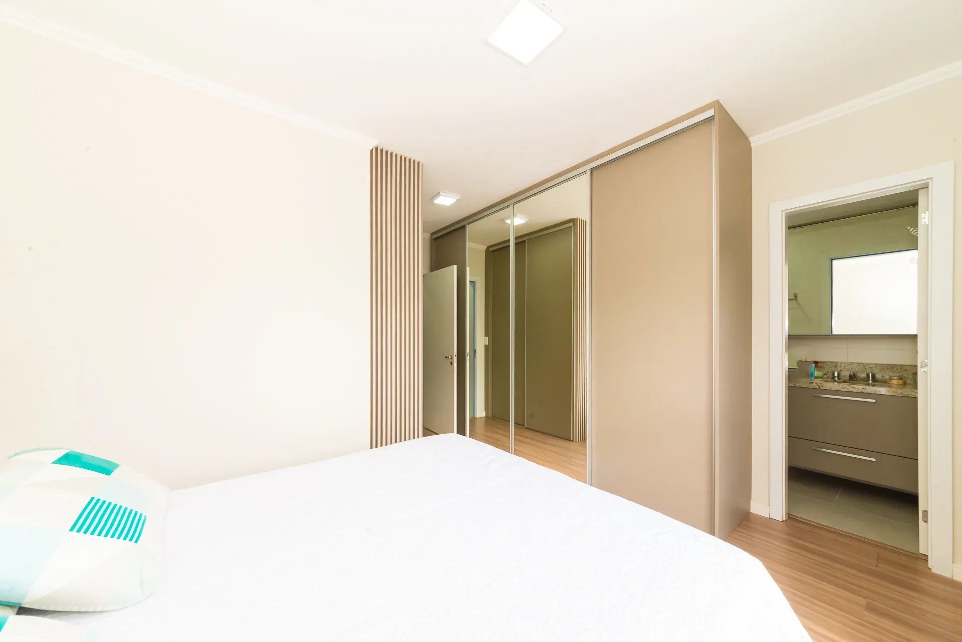 Imagem Casa de Condomínio com 3 Quartos à Venda, 105 m² em Santa Cândida - Curitiba