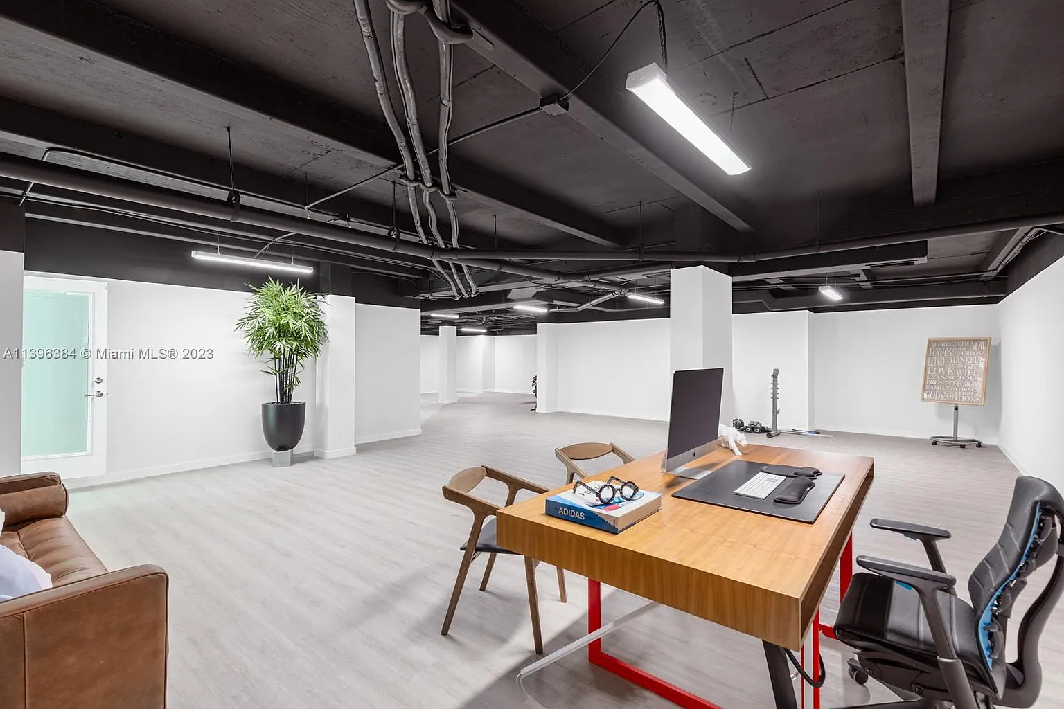 Foto do imóvel: Casa de Condomínio com 6 Quartos à Venda, 492 m²em Alphaville Residencial Um - Barueri