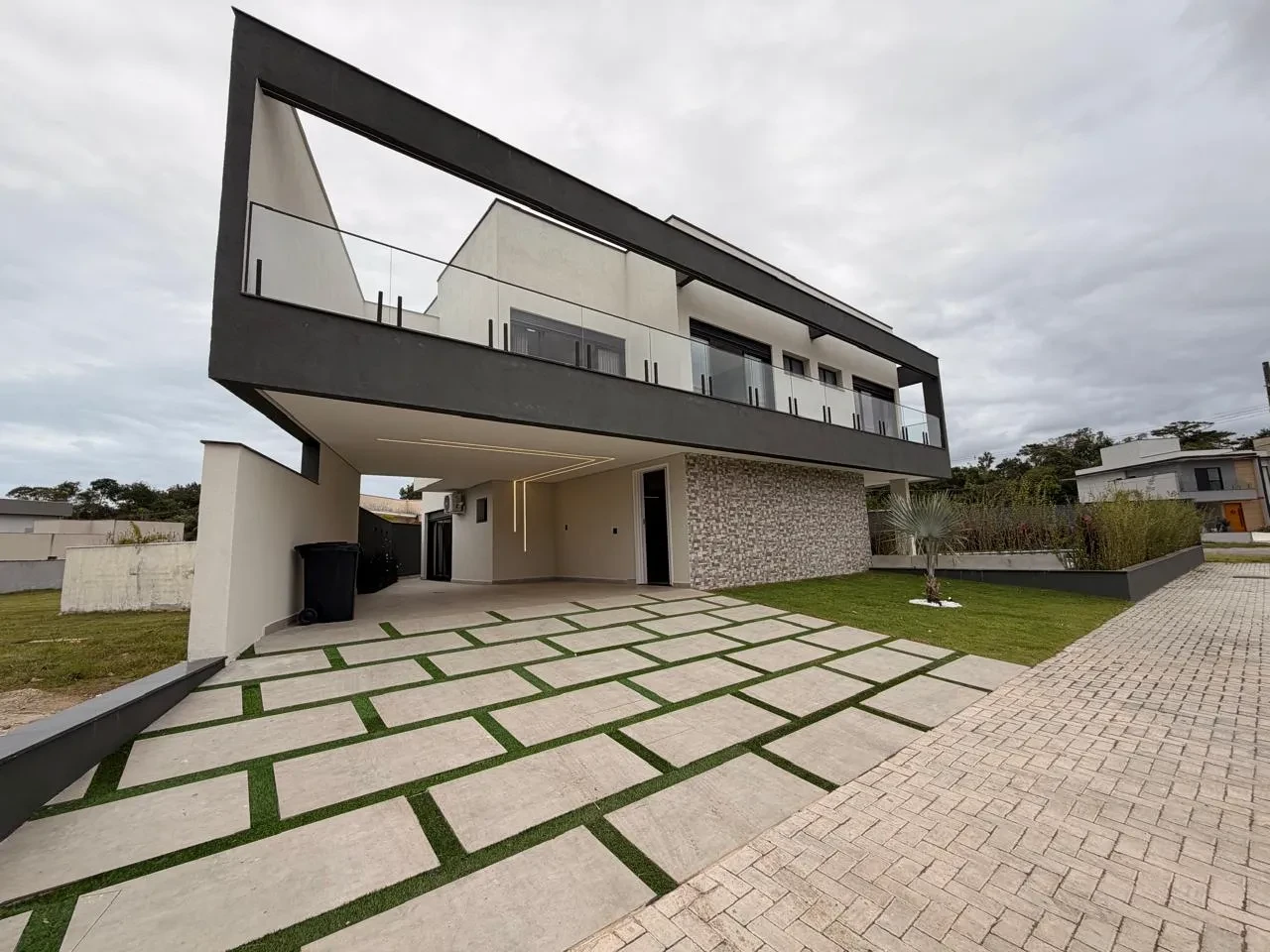 Imagem Casa de Condomínio com 6 Quartos à Venda, 291 m² em Jardim Márcia - Peruíbe