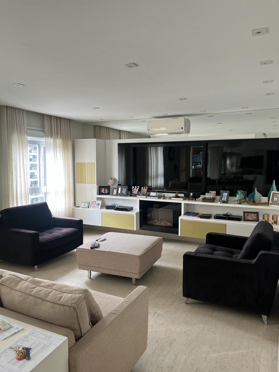 Apartamento com 3 Quartos para Alugar, 210 m²em Vila Olímpia - São Paulo