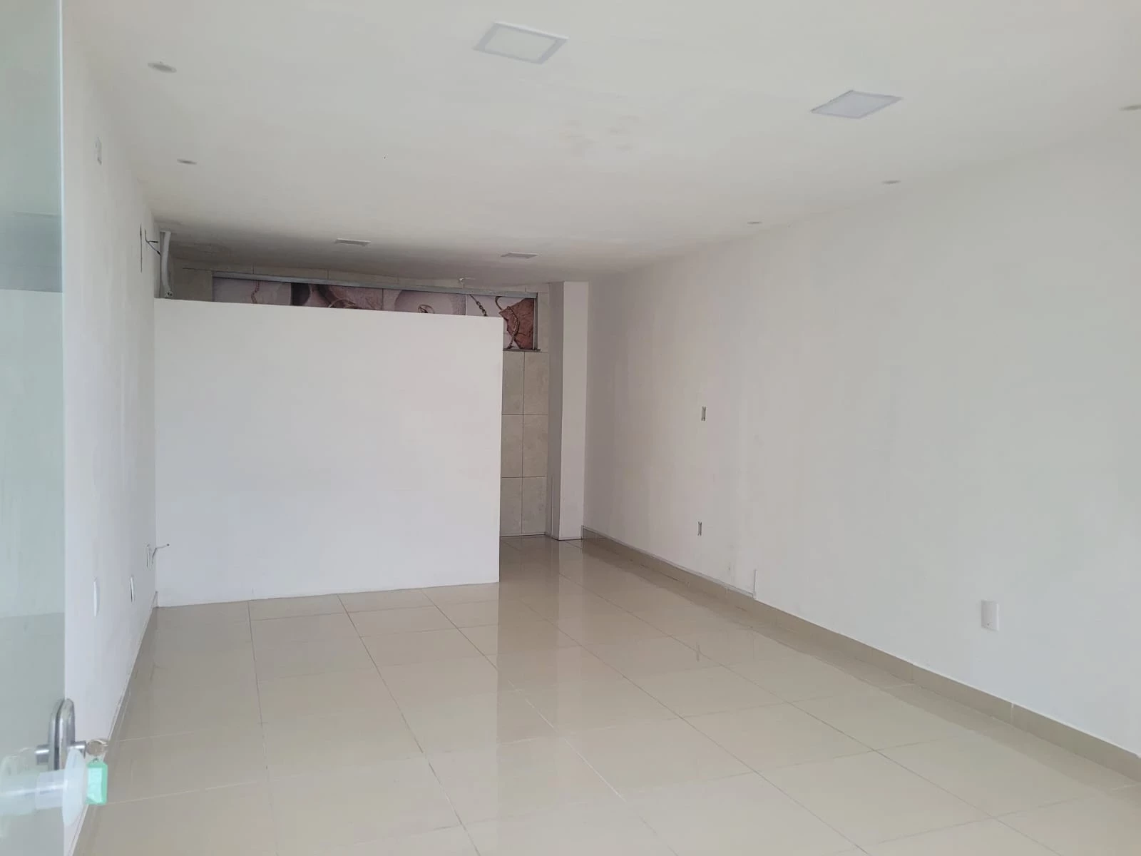 Sala Comercial para Alugar, 35 m² em Buraquinho - Lauro de Freitas