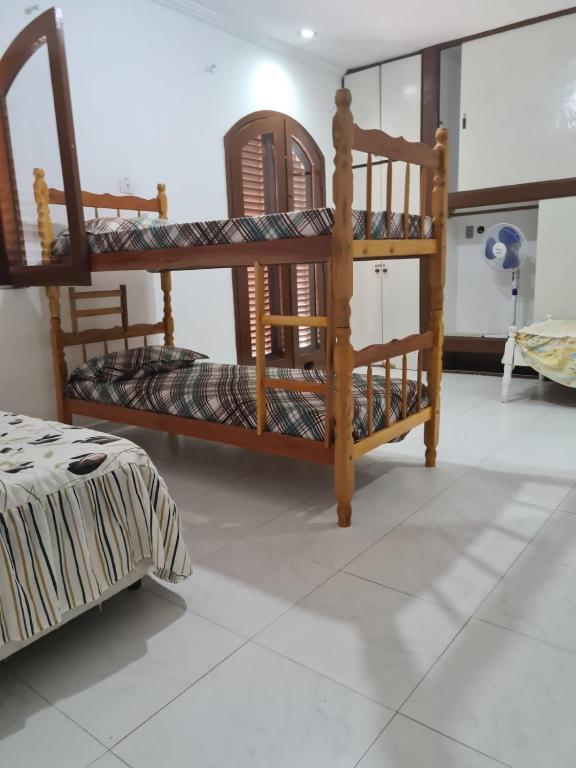 Imagem Casa com 4 Quartos para Temporada, 300 m²em Jardim Virgínia - Guarujá