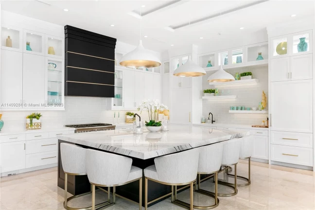 Imagem Casa de Condomínio com 6 Quartos à Venda, 833 m²em Cajuru - Curitiba