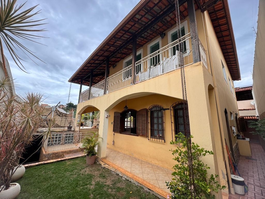 Imagem Casa com 4 Quartos à Venda, 249 m² em Tijuca - Contagem