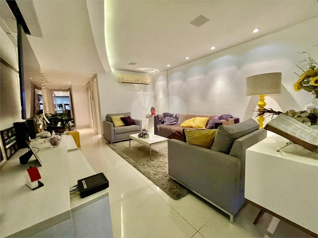 Imagem Apartamento com 4 Quartos à Venda, 230 m²em Icaraí - Niterói