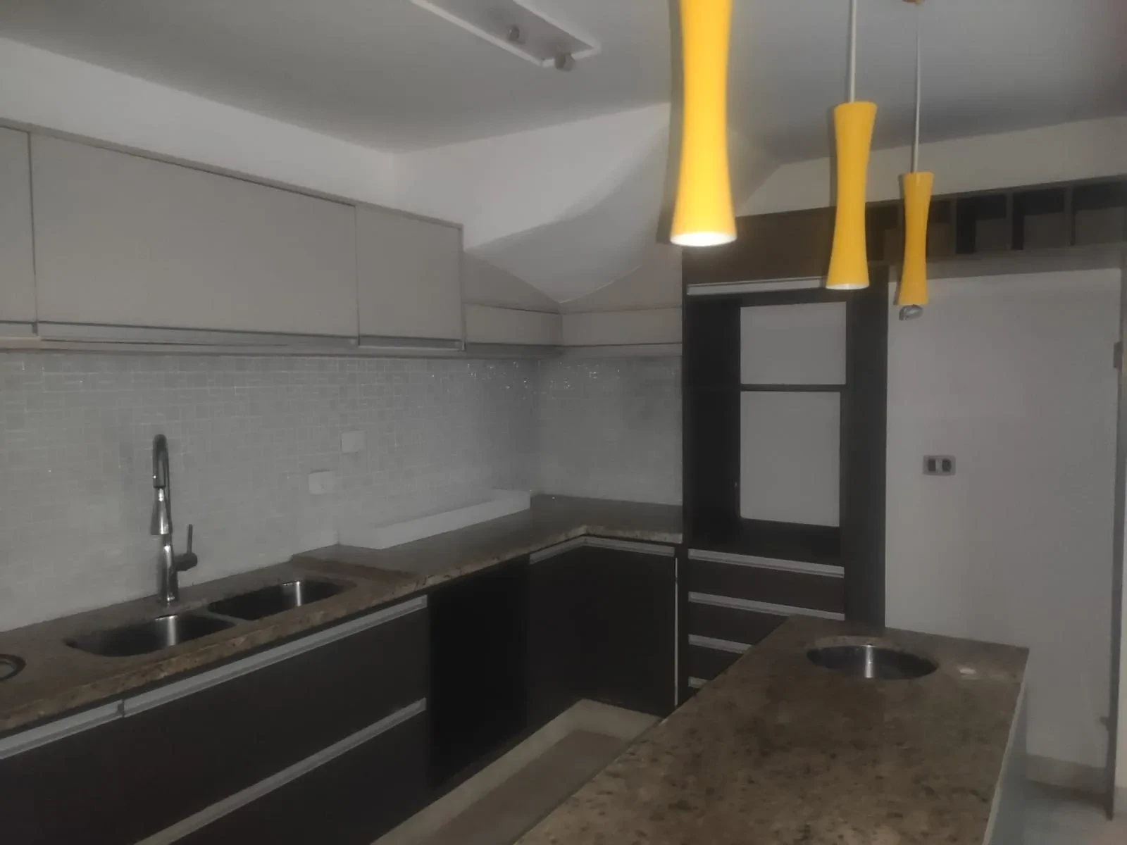 Imagem Casa com 3 Quartos para Alugar, 220 metros em Gonzaga - Santos