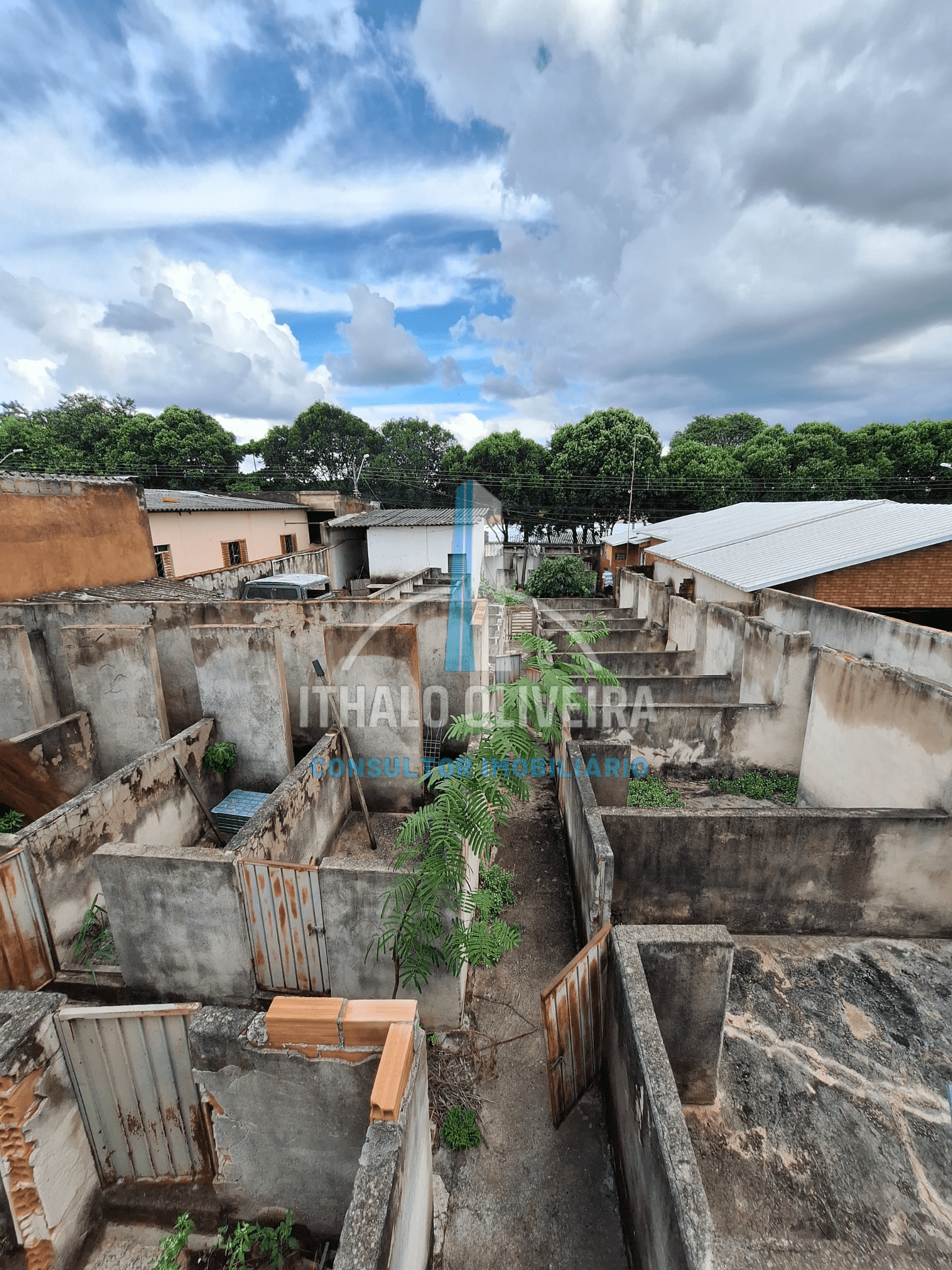 Imagem Casa com 3 Quartos à Venda, 360 m²em Santo Hilário - Goiânia