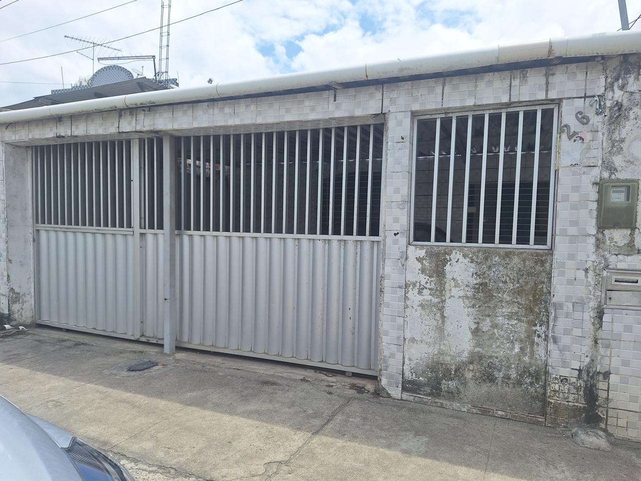 Imagem Casa com 3 Quartos à Venda, 410 m² em Zumbi - Recife