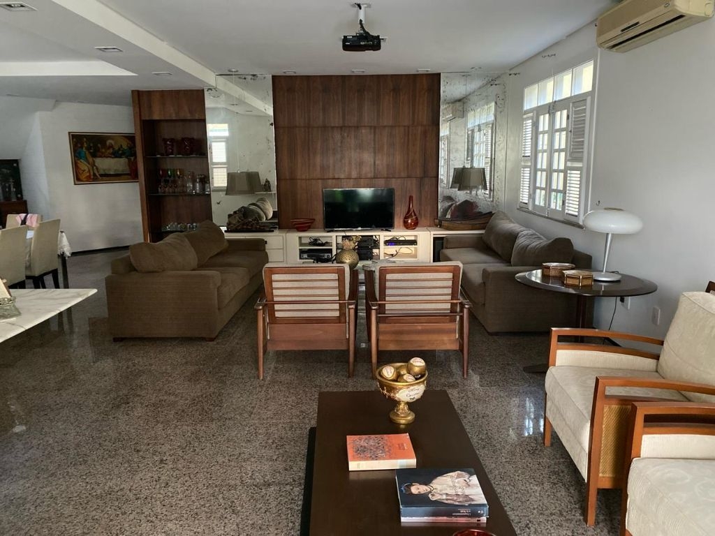 Imagem Casa com 5 Quartos para Alugar, 435 m²em Engenheiro Luciano Cavalcante - Fortaleza
