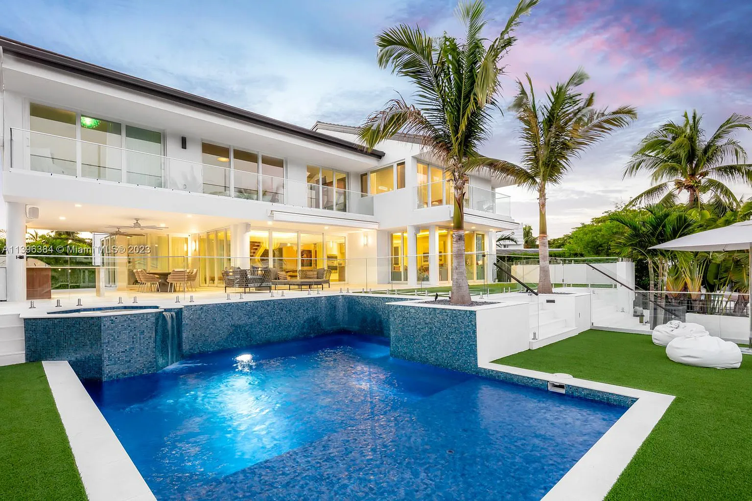 Foto do imóvel: Casa de Condomínio com 6 Quartos à Venda, 492 m²em Alphaville Residencial Um - Barueri