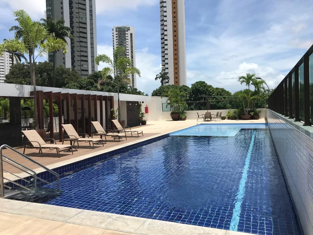 Apartamento com 5 Quartos para Alugar, 207 m² em Monteiro - Recife