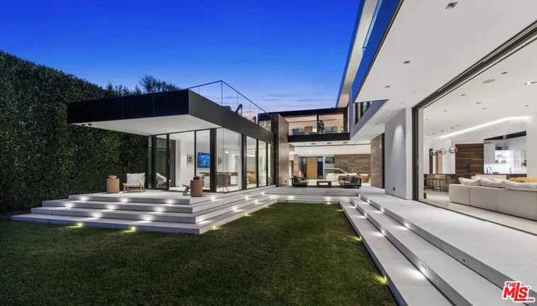 Foto do imóvel: Casa de Condomínio com 6 Quartos à Venda, 933 m²em Alphaville Residencial Um - Barueri