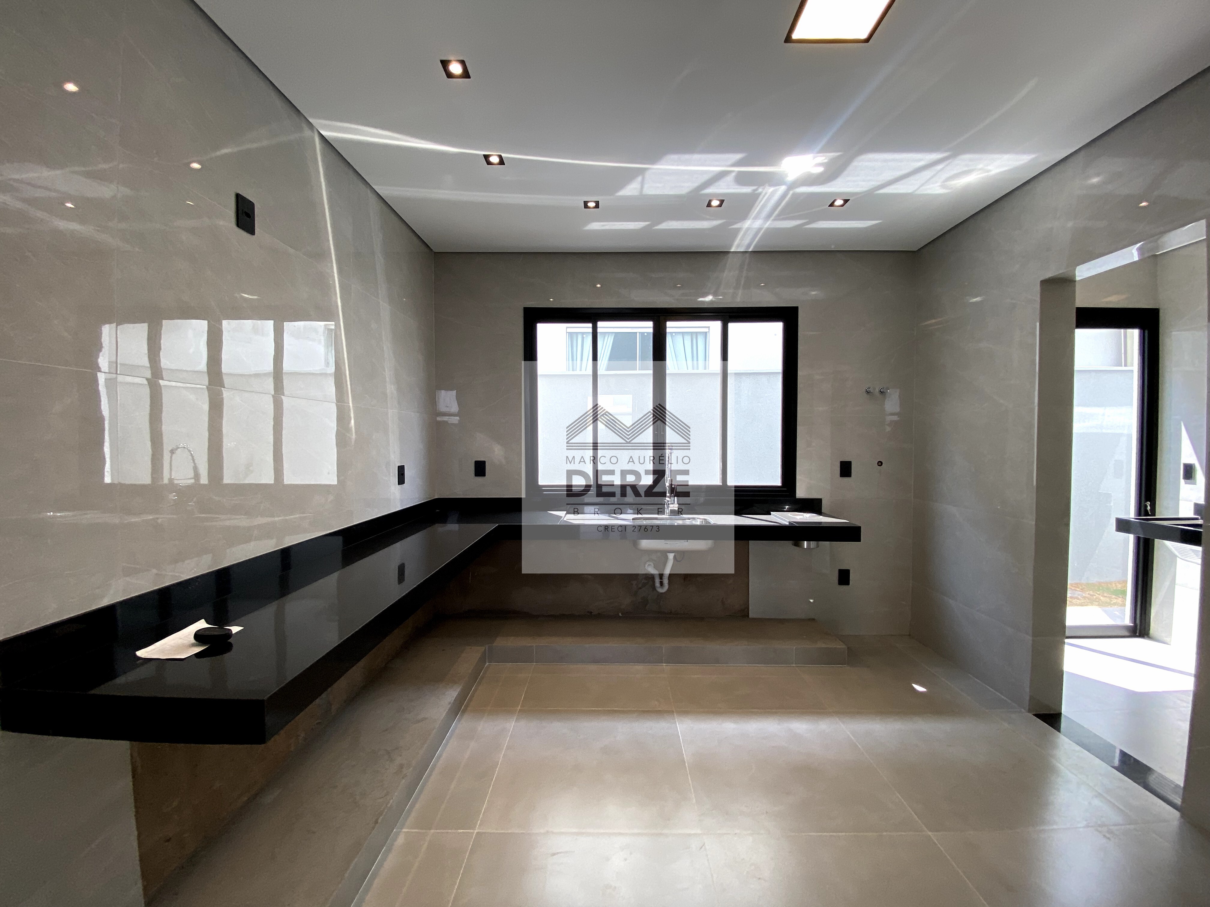 Imagem Casa com 3 Quartos à Venda, 256 m²em Jardim Botânico - Uberlândia