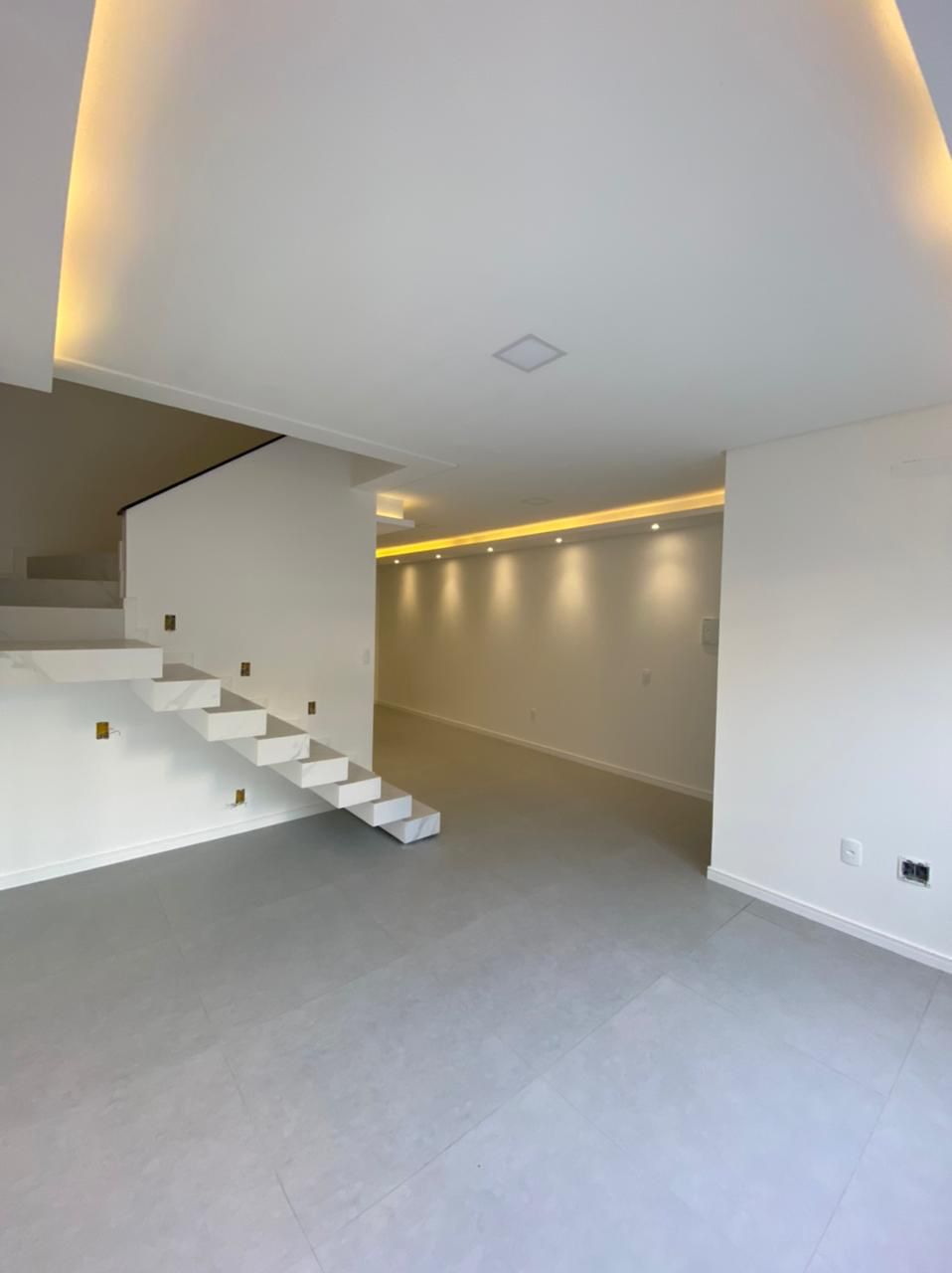Imagem Sobrado com 3 Quartos à Venda, 144 m²em Nações - Balneário Camboriú