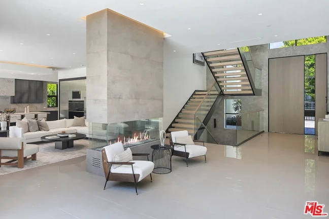 Foto do imóvel: Casa de Condomínio com 7 Quartos à Venda, 982 m²em Alphaville Residencial Um - Barueri