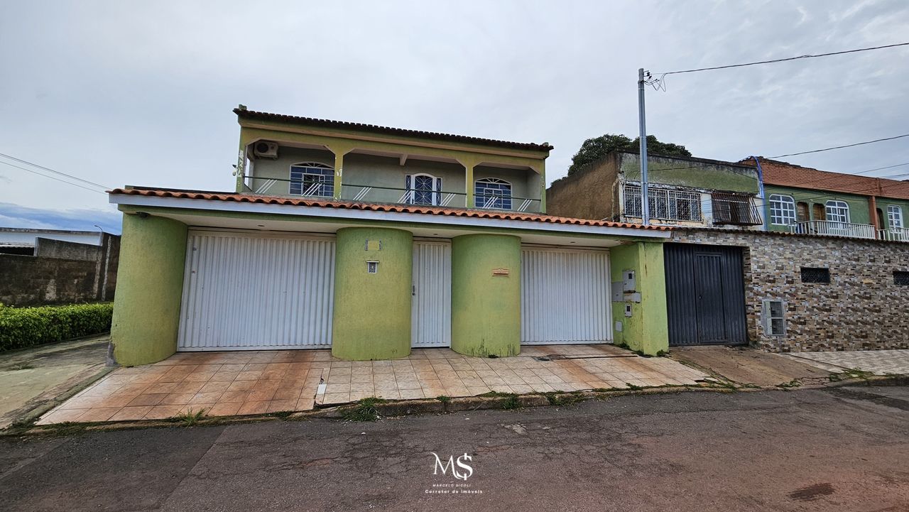 Sobrado com 5 Quartos à Venda, 275 m² em Setor Leste (Gama) - Brasília