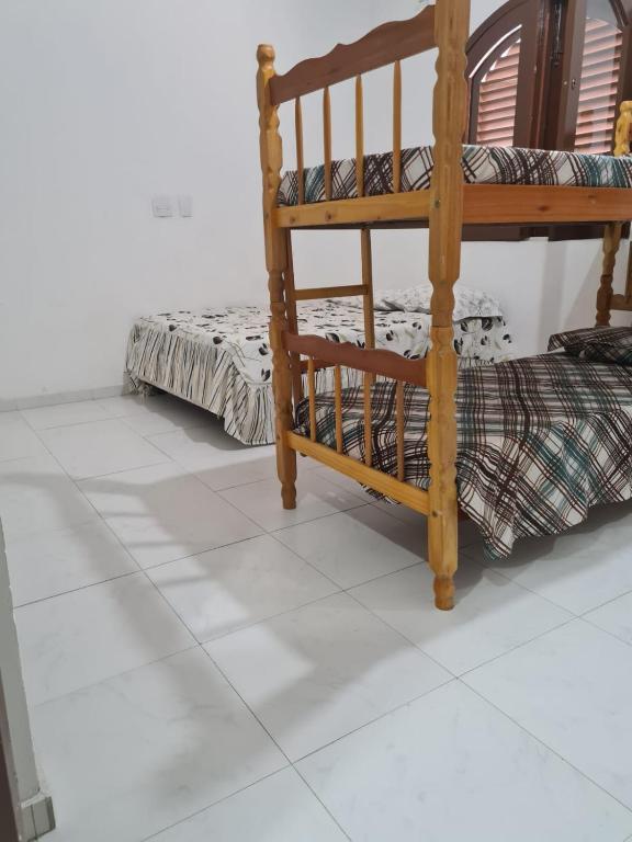 Imagem Casa com 4 Quartos para Temporada, 300 m²em Jardim Virgínia - Guarujá