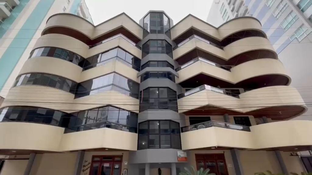 Apartamento com 3 Quartos à Venda, 135 m²em Meia Praia - Itapema