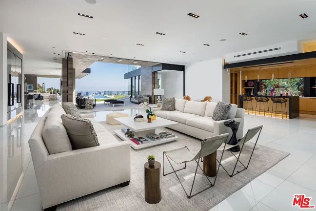 Foto do imóvel: Casa de Condomínio com 6 Quartos à Venda, 933 m²em Alphaville Residencial Um - Barueri