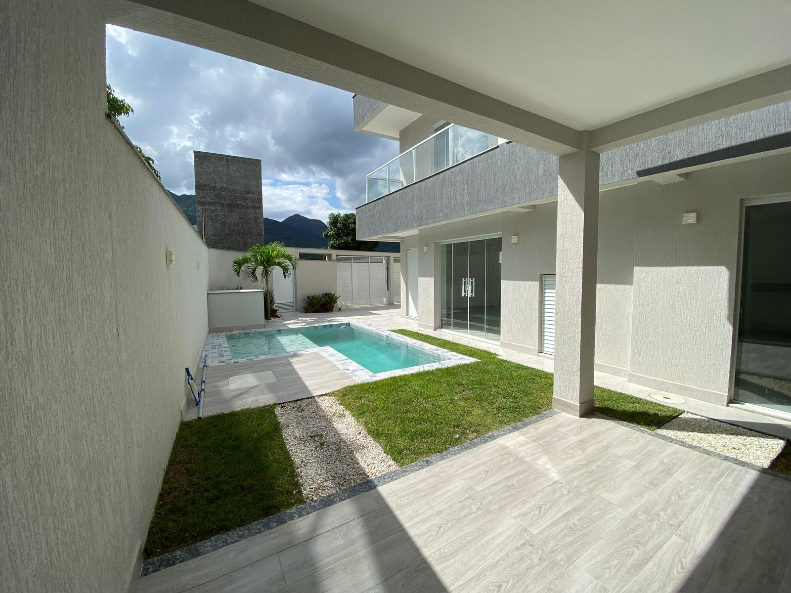 Imagem Casa de Condomínio com 4 Quartos à Venda, 220 m² em Vargem Pequena - Rio de Janeiro