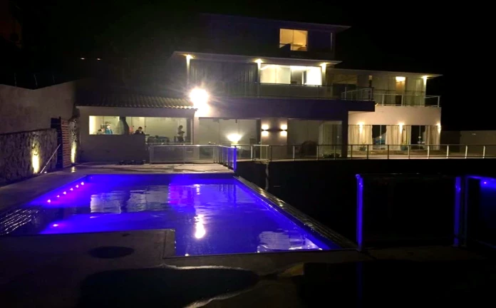 Casa com 8 Quartos à Venda, 500 m² em Alto de Búzios - Armação dos Búzios