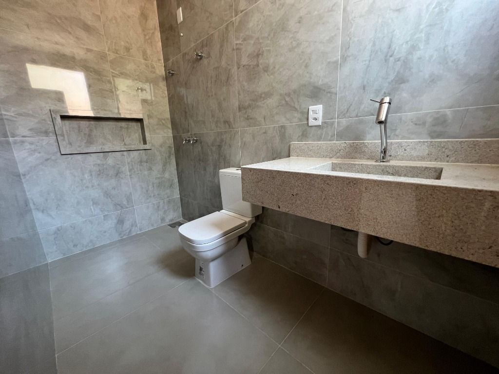 Imagem Casa de Condomínio com 4 Quartos à Venda, 200 m² em  - 