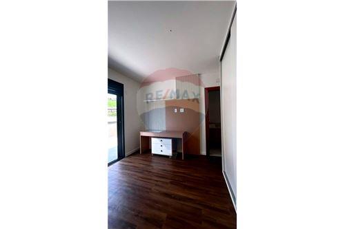 Imagem Casa de Condomínio com 2 Quartos à Venda, 315 m²em Condomínio Residencial Monte Carlo - São José dos Campos