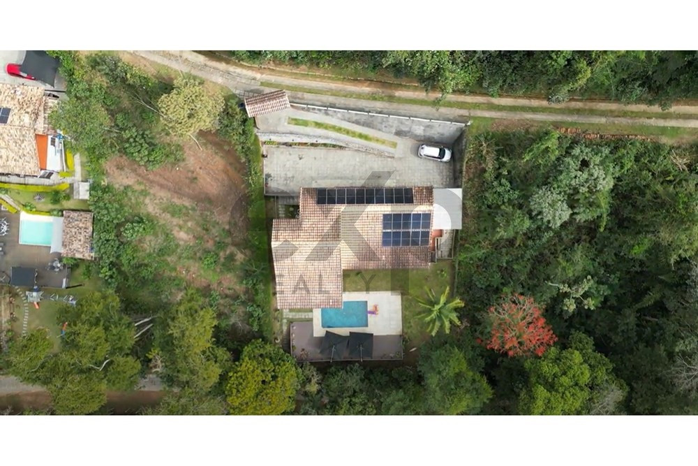 Foto do imóvel: Casa de Condomínio com 5 Quartos à Venda, 317 m² em Itaipava - Petrópolis